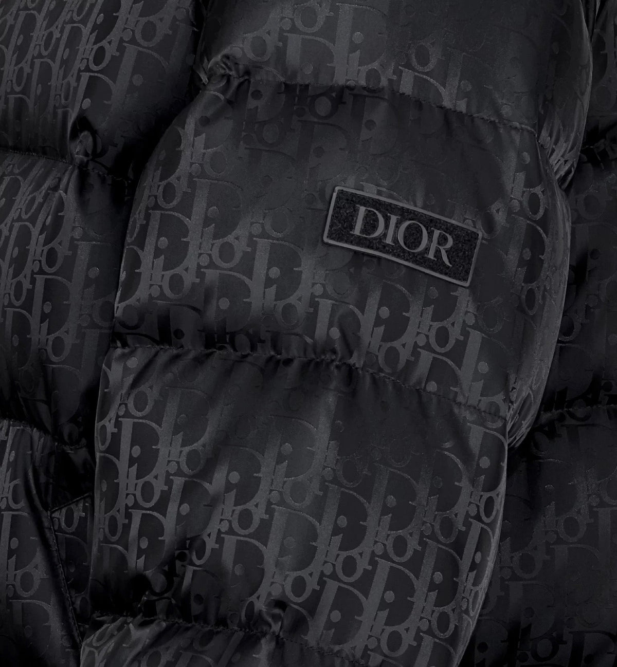 "D" Oblique Puffer Schwarz